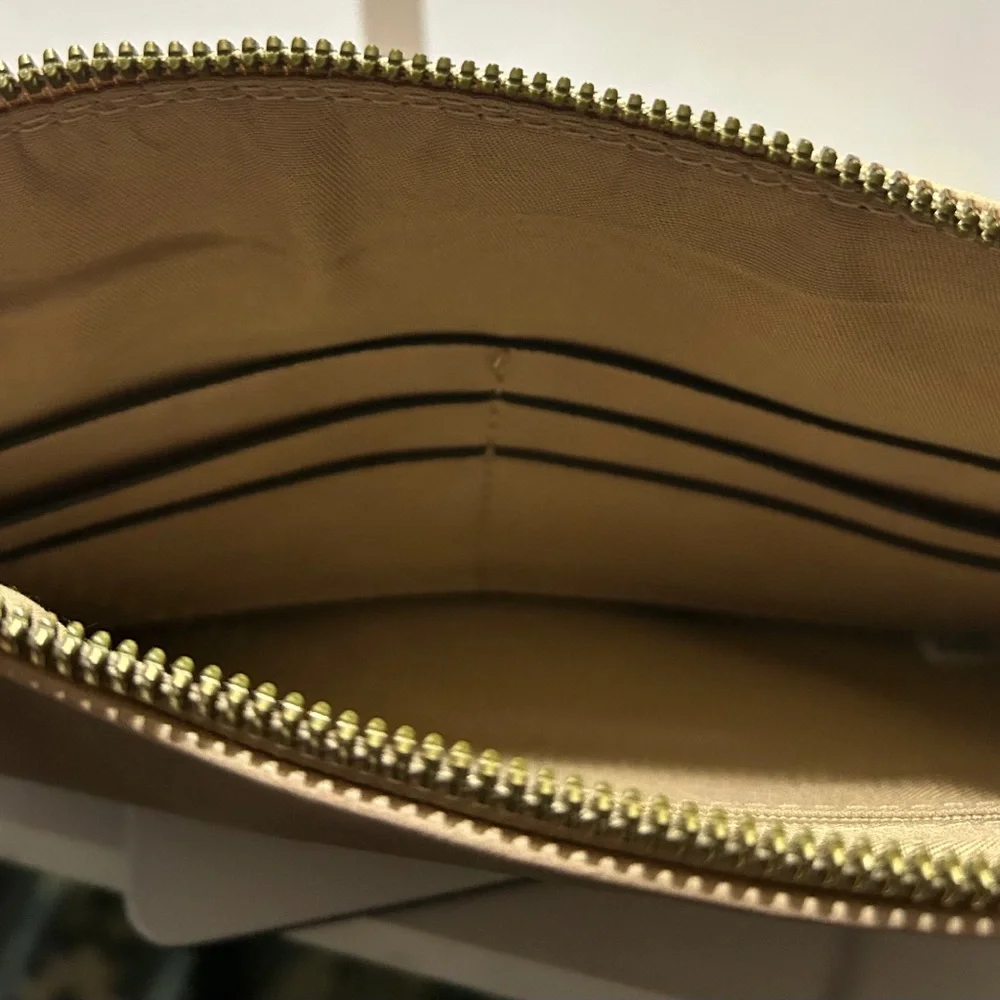 Cuff Handle Tassel Wristlet Clutch - Picture 4 of 6